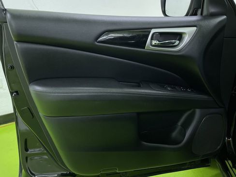 Used 2020 Nissan Pathfinder S image 16