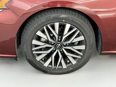 Used 2024 Nissan Altima 2.5 SV FWD image 34