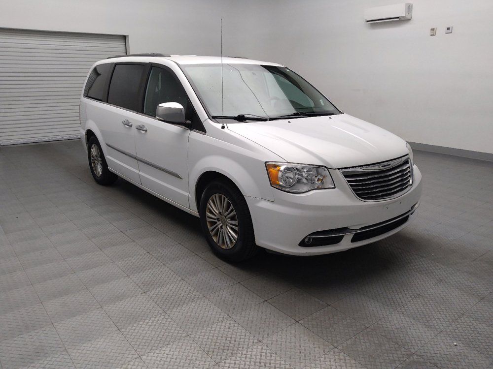 Used 2015 Chrysler Town & Country Touring-L w/ Driver Convenience Group FWD image 13