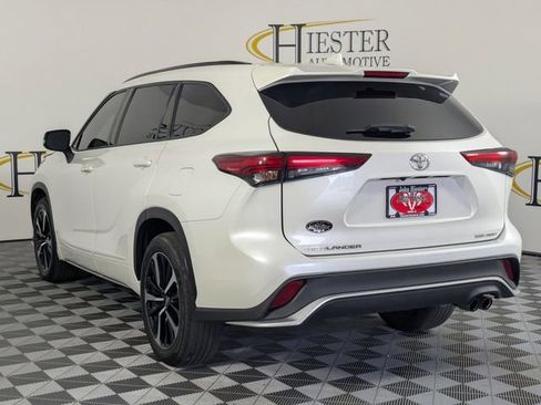Used 2021 Toyota Highlander XSE AWD/4WD image 4