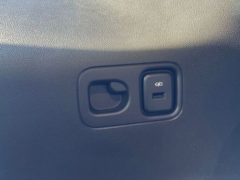 Used 2023 GMC Acadia SLE w/ Driver Convenience Package image 22