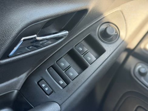 Used 2020 Chevrolet Trax LT w/ LT Convenience Package image 21