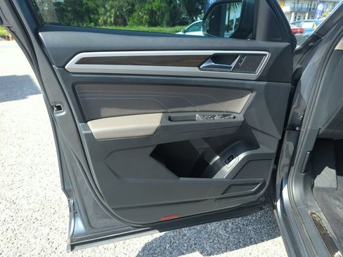 Used 2023 Volkswagen Atlas SE w/ Panoramic Sunroof Package FWD image 18
