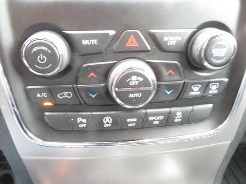 Used 2018 Jeep Grand Cherokee Laredo AWD/4WD image 19