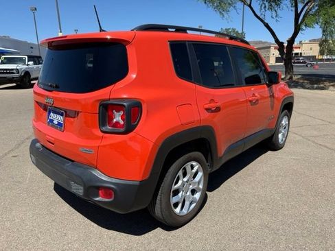 Used 2018 Jeep Renegade Latitude w/ Popular Equipment Group AWD/4WD image 5