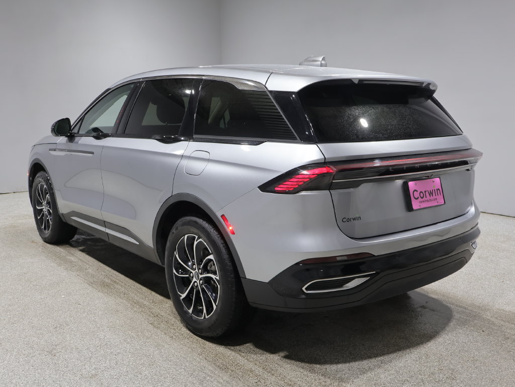 Used 2026 Lincoln Nautilus Premier AWD/4WD image 5