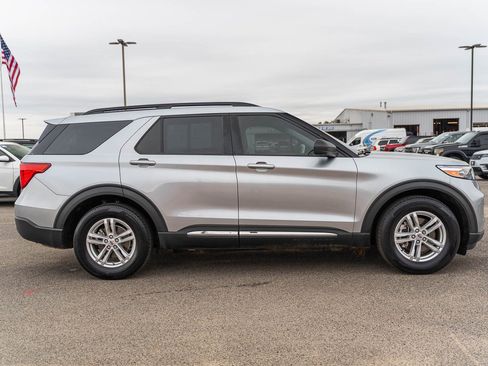 Certified 2022 Ford Explorer XLT RWD image 8