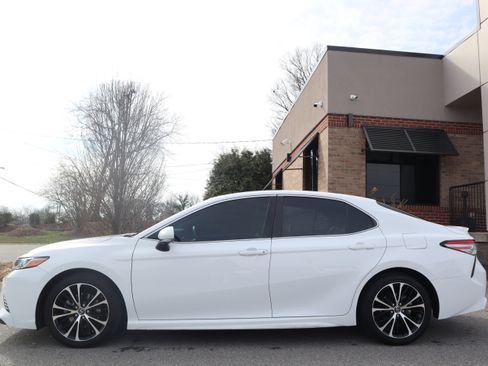 Used 2018 Toyota Camry SE w/ Convenience Package image 10