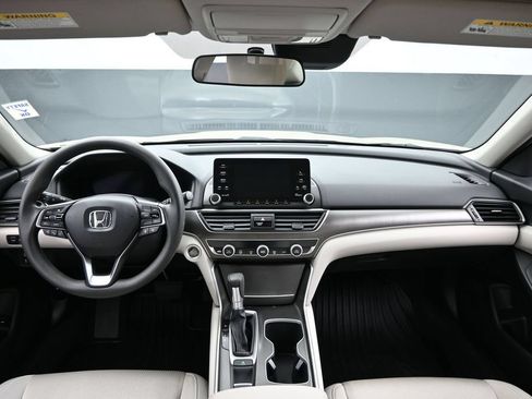 Used 2018 Honda Accord LX image 17