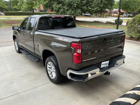 Used 2023 Chevrolet Silverado 1500 LT w/ Convenience Package II AWD/4WD image 8