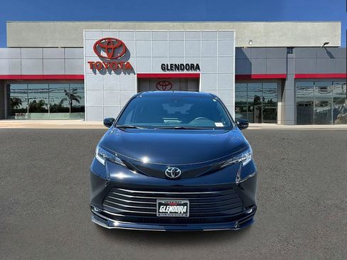 New 2026 Toyota Sienna XLE Woodland Edition AWD/4WD image 8