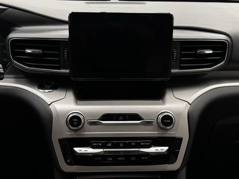 Used 2023 Ford Explorer XLT w/ Equipment Group 202A image 38