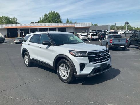 New 2026 Ford Explorer Active w/ Active Comfort Package RWD image 3