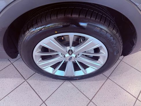 Used 2019 Ford Explorer Limited w/ Class III Trailer Tow Package FWD image 17