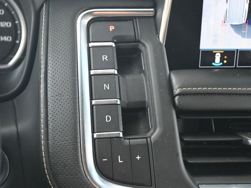 Used 2021 Chevrolet Tahoe Premier w/ Premium Package image 27