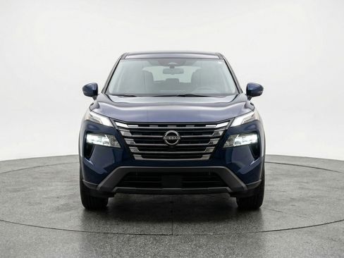 Used 2025 Nissan Rogue SV image 2