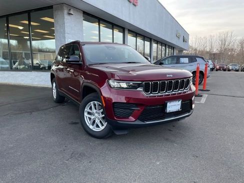 Used 2025 Jeep Grand Cherokee Laredo X AWD/4WD image 3