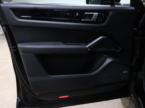 Used 2019 Porsche Cayenne image 9