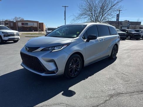 Used 2024 Toyota Sienna XSE image 3