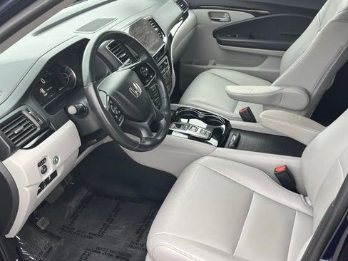 Used 2022 Honda Pilot Touring image 11