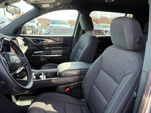 Certified 2025 Chevrolet Traverse LT image 18