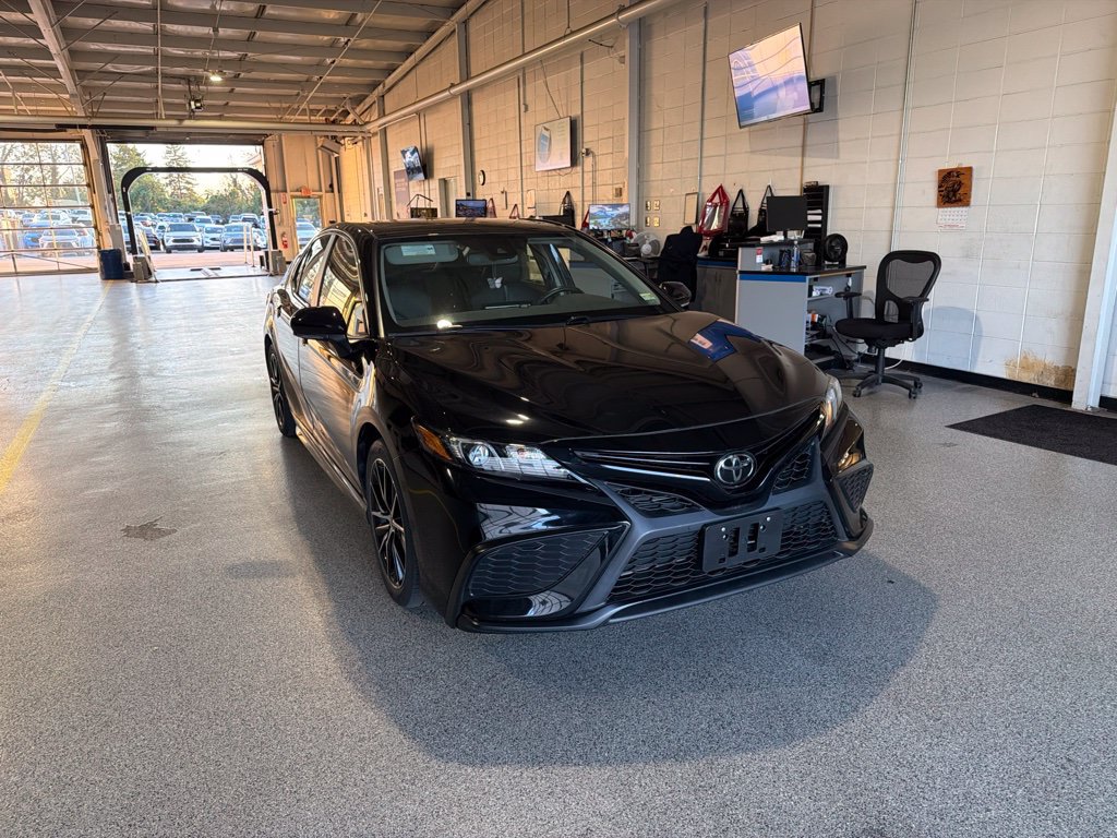 Used 2023 Toyota Camry SE w/ Cold Weather Package FWD image 2