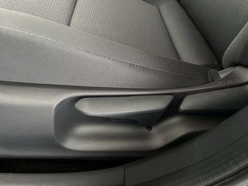 Used 2025 Toyota Prius LE image 20