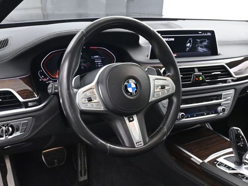 Used 2020 BMW 750i xDrive w/ M Sport Package AWD/4WD image 30