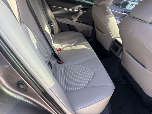 Used 2022 Toyota Camry SE w/ Cold Weather Package image 17