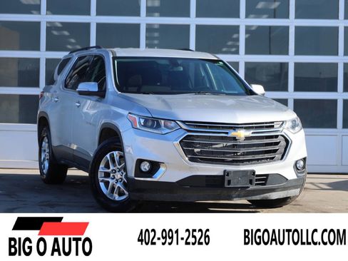 Used 2021 Chevrolet Traverse LT image 1