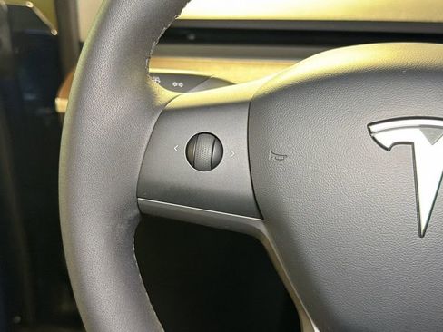 Used 2021 Tesla Model Y Long Range AWD/4WD image 24