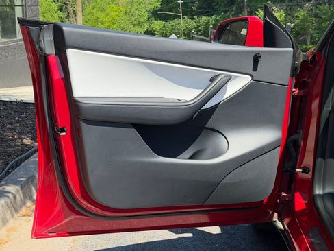 Used 2021 Tesla Model Y AWD image 28
