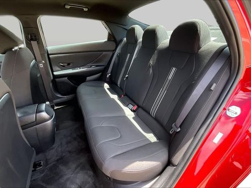 Used 2025 Hyundai Elantra SEL FWD image 21
