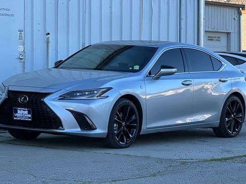 Used 2024 Lexus ES 300h F Sport image 8