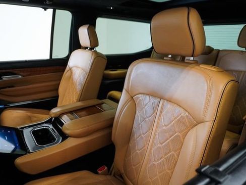 Used 2024 Jeep Grand Wagoneer Series III image 14