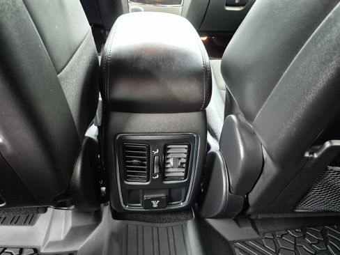 Used 2021 Jeep Grand Cherokee Laredo X AWD/4WD image 17