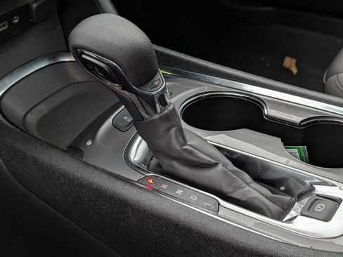 Used 2024 Chevrolet Malibu LT FWD image 9