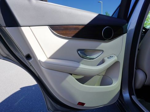 Used 2019 Mercedes-Benz GLC 300 image 38