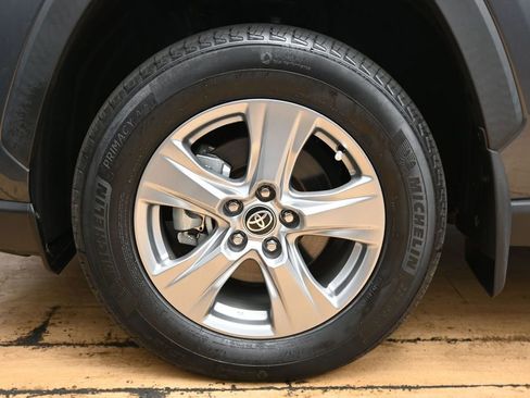 Used 2024 Toyota RAV4 XLE w/ Convenience Package FWD image 12