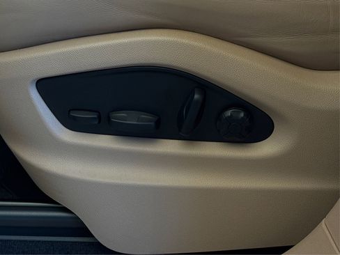 Used 2022 Porsche Cayenne image 30