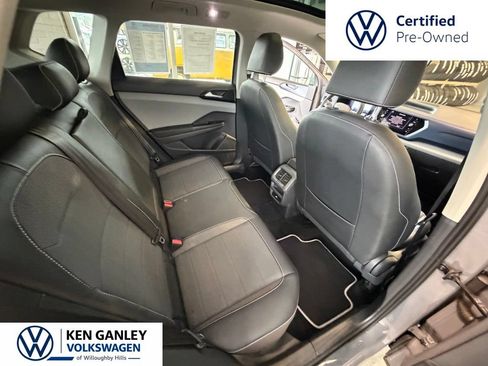 Used 2023 Volkswagen Taos SE w/ Panoramic Sunroof Package AWD/4WD image 22