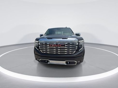 Used 2023 GMC Sierra 1500 Denali w/ Technology Package AWD/4WD image 3