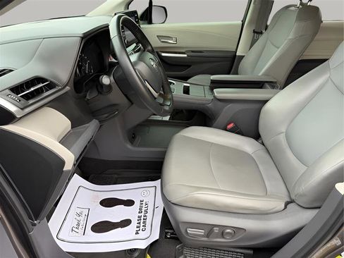 Used 2021 Toyota Sienna XLE FWD image 20