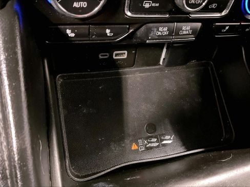 Used 2022 Chevrolet Tahoe Z71 w/ Luxury Package image 28