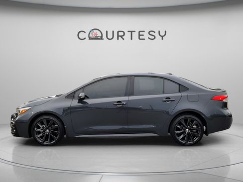 Certified 2025 Toyota Corolla SE image 2