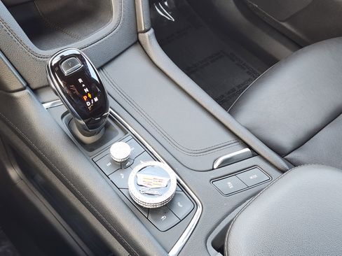 Used 2023 Cadillac XT6 Premium Luxury image 27