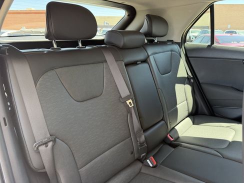 Used 2024 Kia Niro SX Touring FWD image 37
