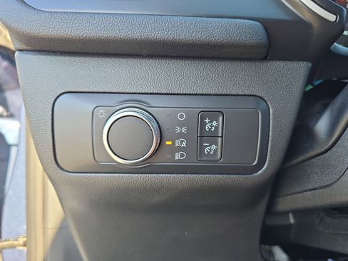 Used 2020 Ford Escape SE image 21