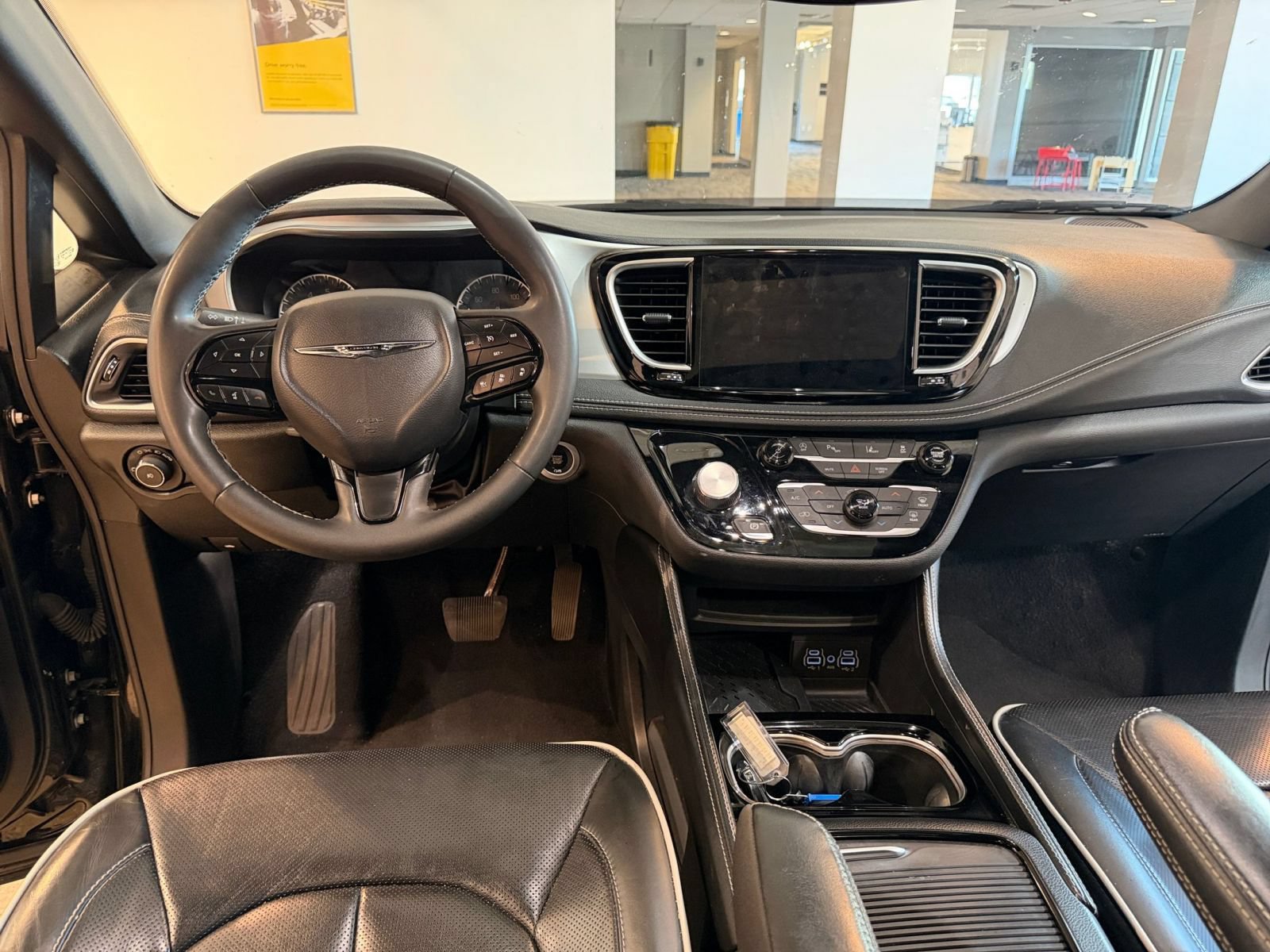 Used 2025 Chrysler Pacifica Limited FWD image 37