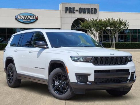 Certified 2025 Jeep Grand Cherokee L Altitude RWD image 1